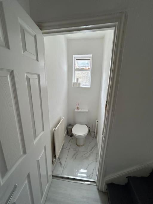 East London 2 Bedroom Flat ภายนอก รูปภาพ