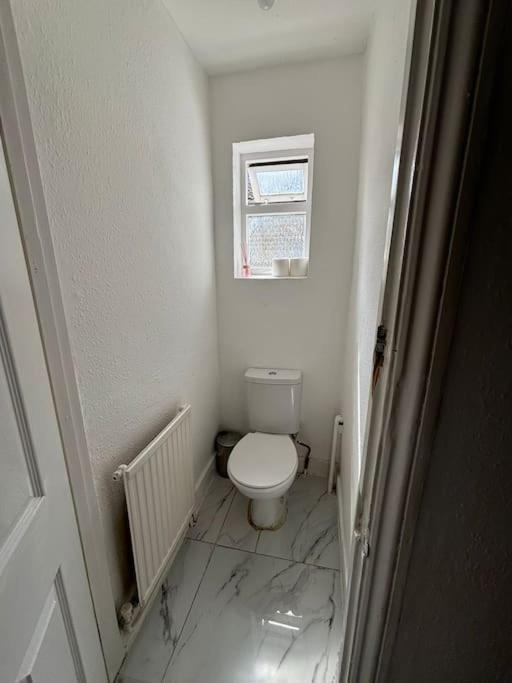 East London 2 Bedroom Flat ภายนอก รูปภาพ